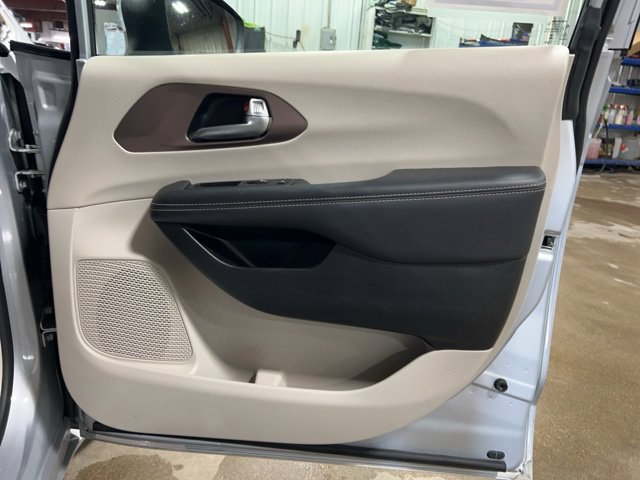 Used 2023 Chrysler Voyager LX FWD image 27