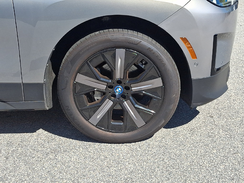 Used 2023 BMW iX xDrive50 AWD/4WD image 8