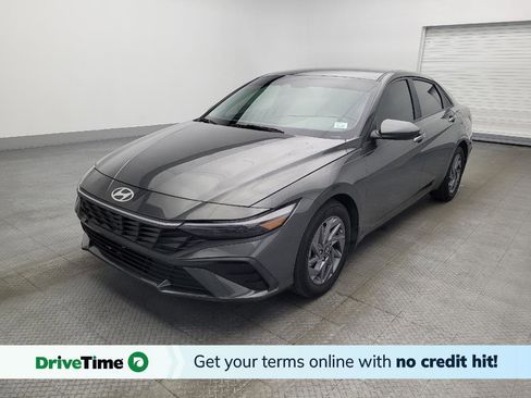 Used 2024 Hyundai Elantra SEL FWD image 1