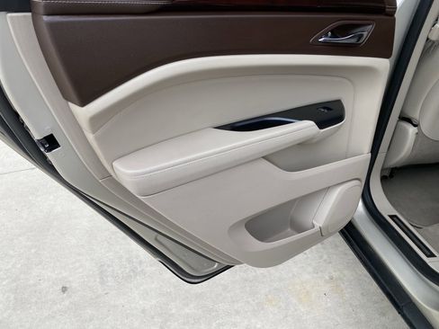 Used 2015 Cadillac SRX Luxury image 4