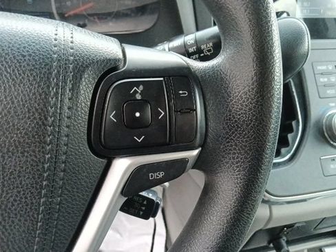 Used 2015 Toyota Sienna L FWD image 19