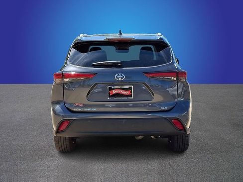Used 2023 Toyota Highlander XLE FWD image 5
