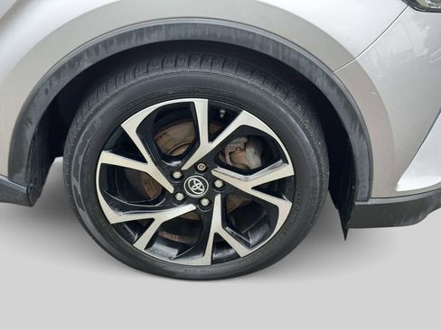 Used 2019 Toyota C-HR XLE FWD image 7