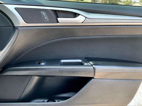Used 2020 Ford Fusion SE FWD image 22