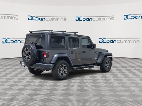 Used 2018 Jeep Wrangler Unlimited Sport S AWD/4WD image 8