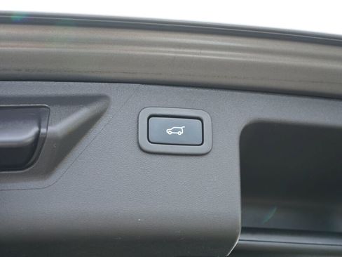 Used 2019 Land Rover Discovery Sport HSE image 29