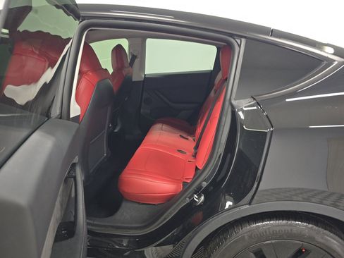 Used 2021 Tesla Model Y Long Range image 13