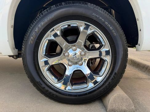 Used 2017 RAM 1500 Laramie RWD image 28