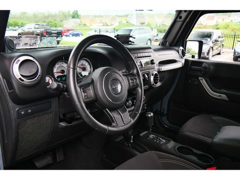 Used 2014 Jeep Wrangler Unlimited Rubicon AWD/4WD image 11