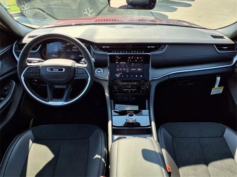 New 2025 Jeep Grand Cherokee L Altitude image 3