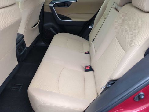 Used 2022 Toyota RAV4 LE image 16