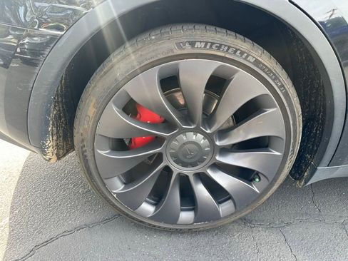 Used 2022 Tesla Model Y Performance image 5