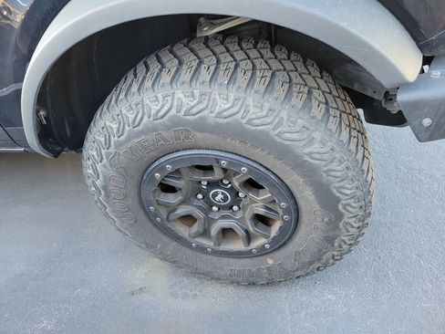 Used 2023 Ford Bronco Wildtrak image 9