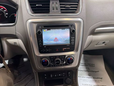 Used 2014 GMC Acadia SLT image 31
