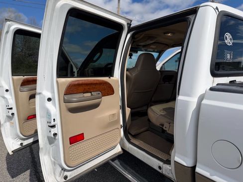 Used 2004 Ford F350 Lariat image 22