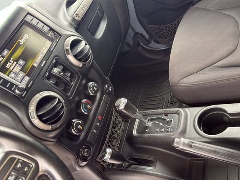 Used 2014 Jeep Wrangler Unlimited Sport w/ Quick Order Package 24S AWD/4WD image 18