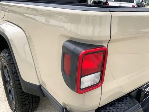 Used 2022 Jeep Gladiator Sport AWD/4WD image 27