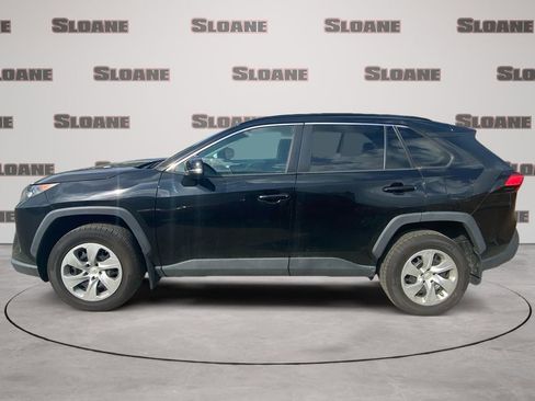 Used 2021 Toyota RAV4 LE image 2