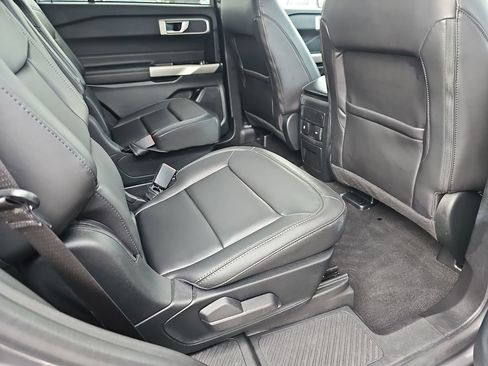 Used 2023 Ford Explorer XLT w/ Equipment Group 202A AWD/4WD image 15