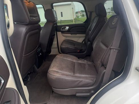Used 2014 Cadillac Escalade Platinum RWD image 25