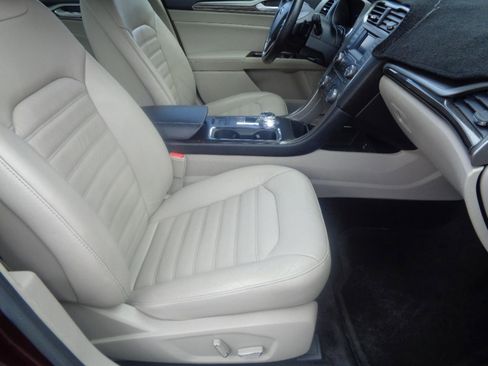 Used 2017 Ford Fusion SE FWD image 26
