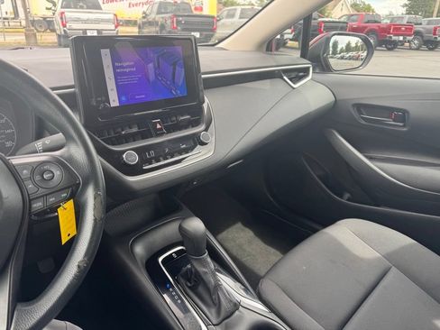 Used 2025 Toyota Corolla LE FWD image 13