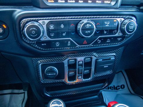 Used 2023 Jeep Gladiator Overland image 17