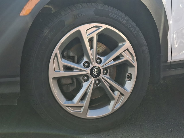 Used 2023 Hyundai Kona SEL AWD/4WD image 3
