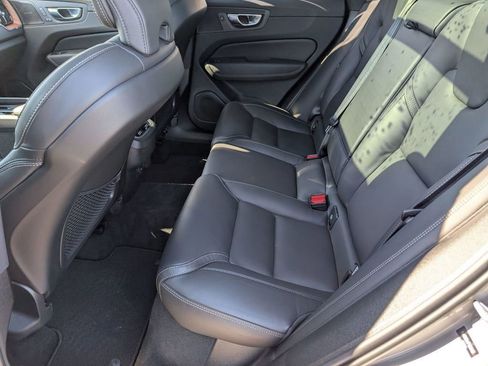 Used 2023 Volvo XC60 B6 Ultimate w/ Climate Package image 7