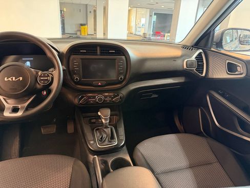 Used 2025 Kia Soul LX w/ LX Technology Package FWD image 33