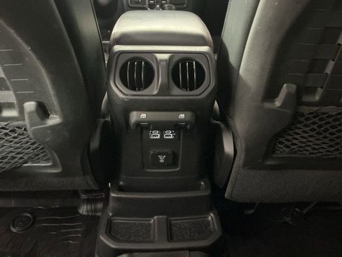 Used 2018 Jeep Wrangler Unlimited Rubicon image 27