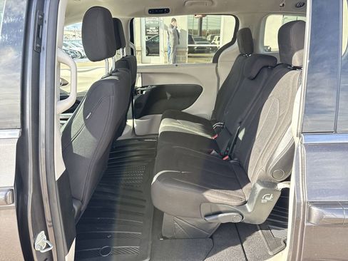 Used 2018 Chrysler Pacifica Touring Plus image 25