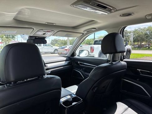 Used 2025 Kia Telluride S FWD image 20