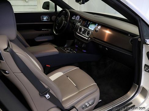 Used 2020 Rolls-Royce Dawn image 28