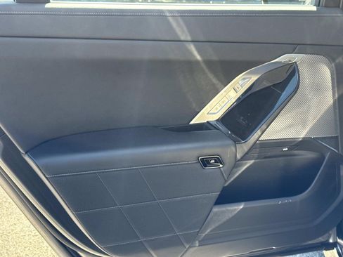 Certified 2023 BMW 760i xDrive w/ Executive Package image 12