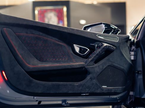 Used 2018 Lamborghini Huracan Performante AWD/4WD image 24