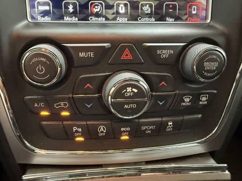 Used 2018 Jeep Grand Cherokee Laredo RWD image 12