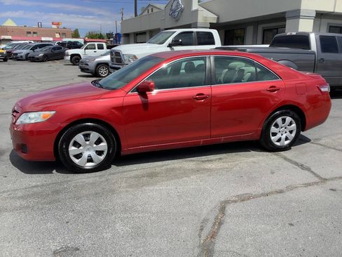 Used 2010 Toyota Camry LE FWD image 19