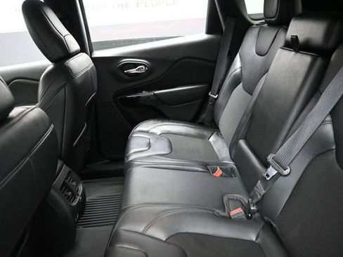 Used 2021 Jeep Cherokee Latitude Plus AWD/4WD image 22