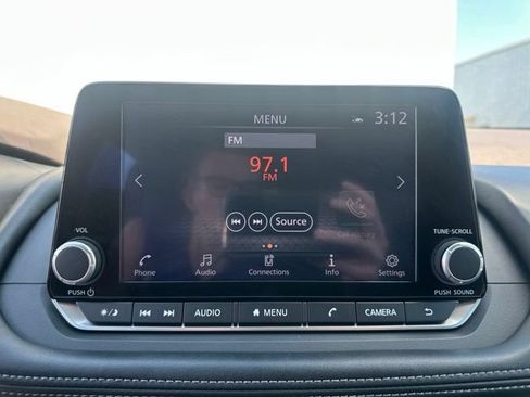 Used 2023 Nissan Rogue SV FWD image 9