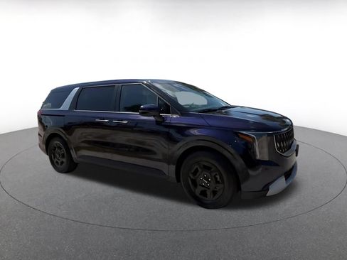 Used 2026 Kia Carnival FWD image 2