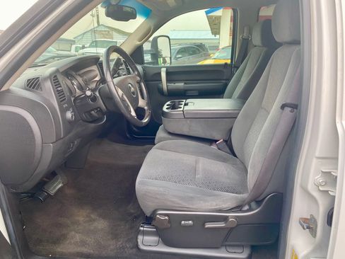 Used 2008 Chevrolet Silverado 2500 LT w/ 1LT Convenience Package AWD/4WD image 9