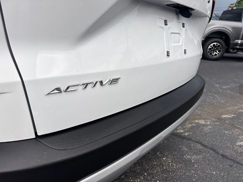 Used 2025 Ford Escape Active AWD/4WD image 11