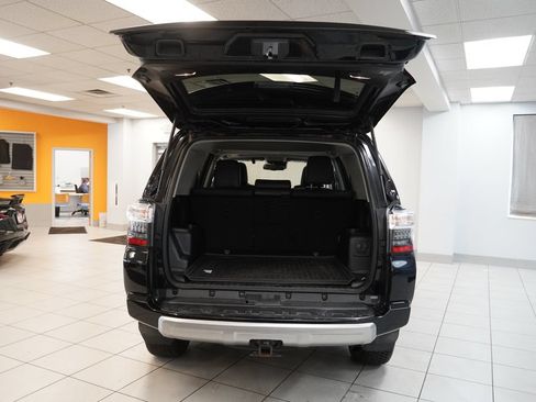 Used 2020 Toyota 4Runner TRD Off-Road Premium w/ Moonroof Package AWD/4WD image 10