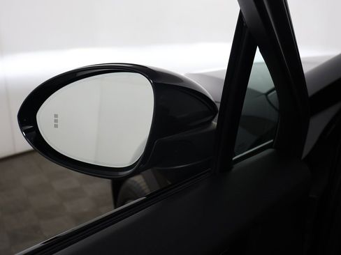 Used 2023 Porsche Cayenne Platinum Edition w/ Premium Package Plus image 35