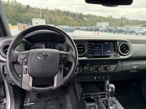 Certified 2020 Toyota Tacoma TRD Off-Road image 16