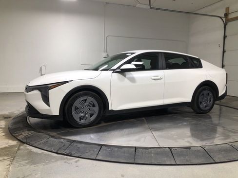 New 2025 Kia K4 LX image 4