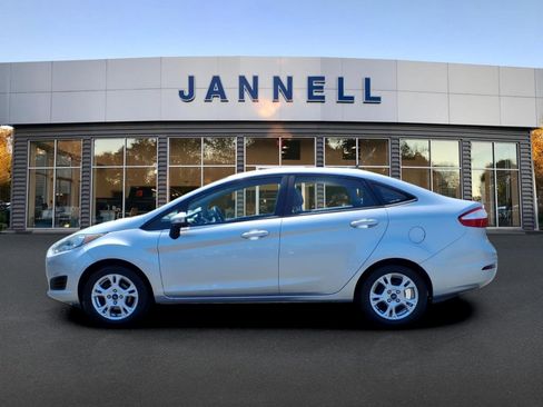 Used 2016 Ford Fiesta SE FWD image 5