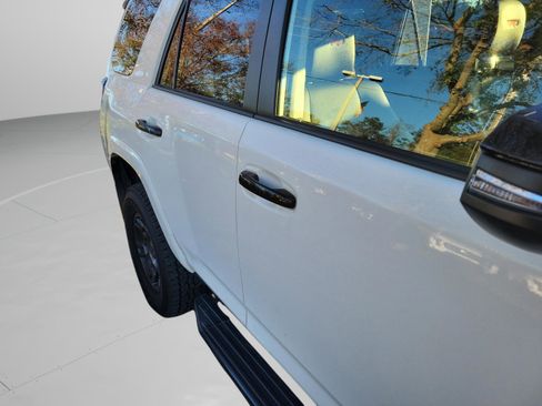 Used 2021 Toyota 4Runner Venture image 14