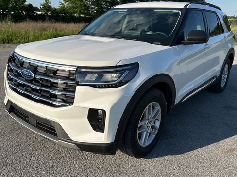 Used 2025 Ford Explorer Active w/ Active Comfort Package RWD image 1